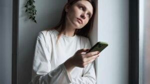 هل ما زال يحبني رغم الصمت بعد الفراق مع توجيه الشيخ عمر